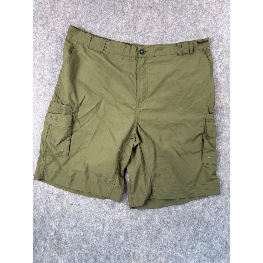 Magellan Outdoors Fish Gear Mens XL Olive Green Cargo Shorts Water Repellent